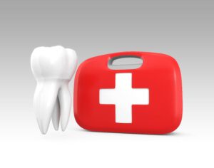 3D-Zähne auf Erste-Hilfe-Kasten für Mundpflegekonzept-min